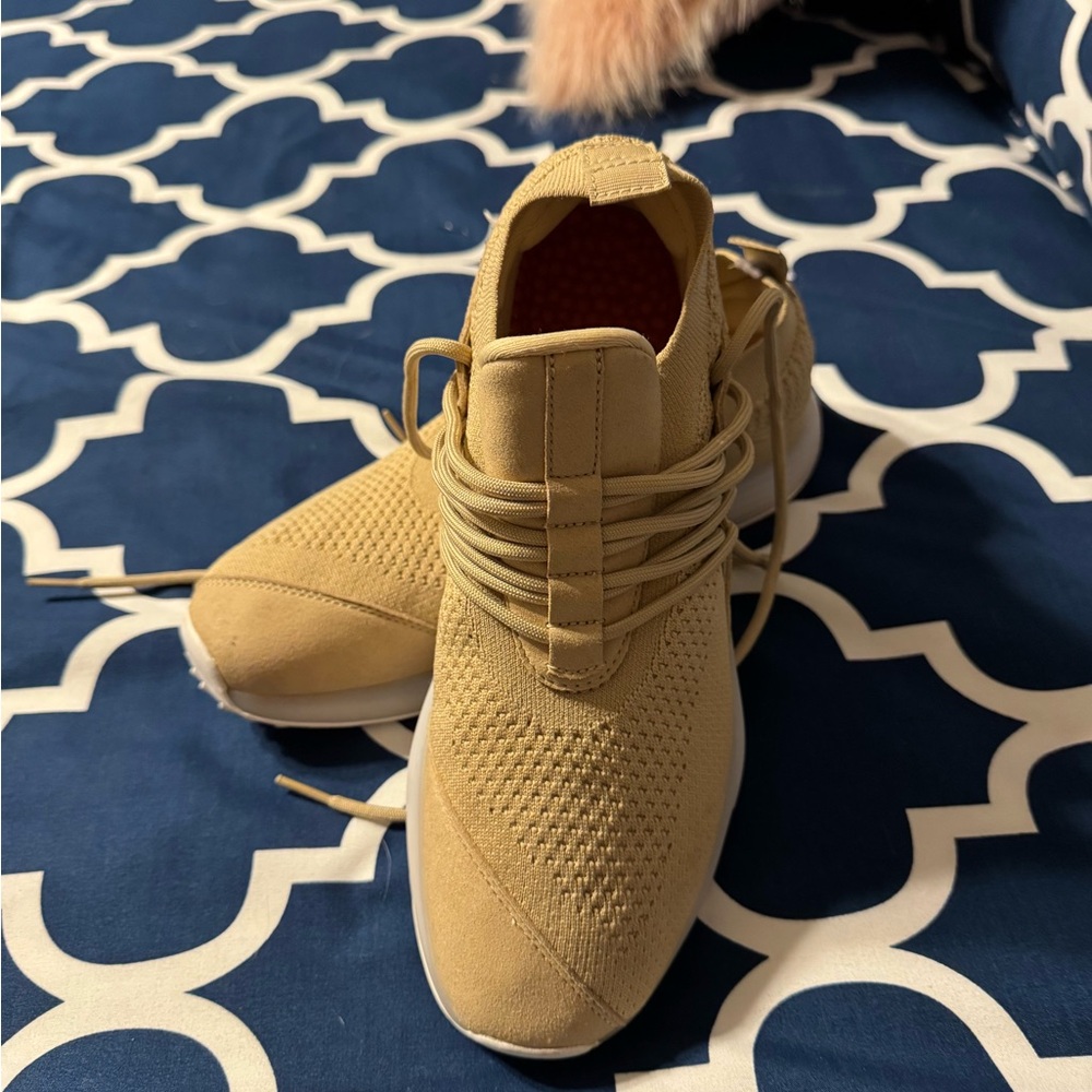 NWOT light tan lane eight trainer ad-1 sneakers 8.5